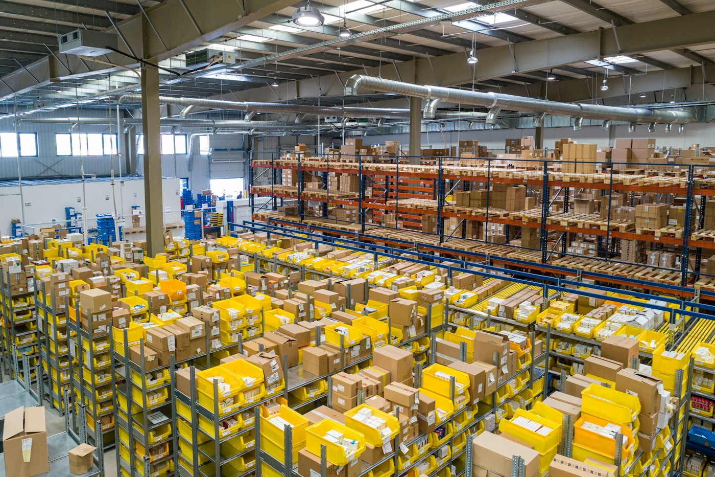 Modern 3PL distribution center with racks